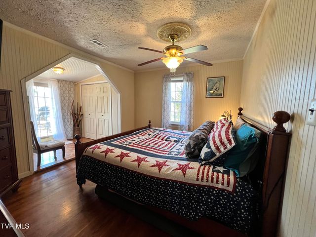 424 Bay Street, Mount Carmel, TN 37645