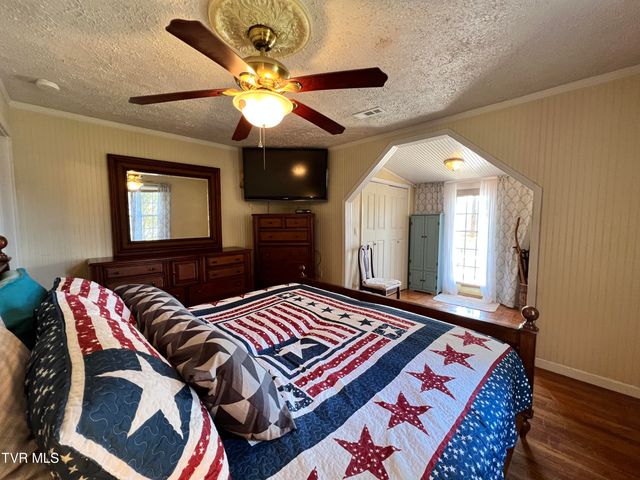 424 Bay Street, Mount Carmel, TN 37645