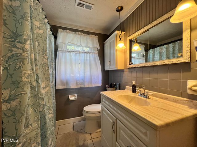 424 Bay Street, Mount Carmel, TN 37645