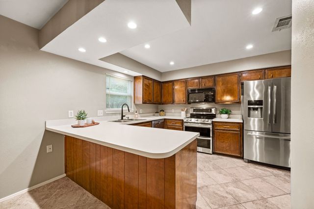 901 Shady Creek Lane, Bedford, TX 76021