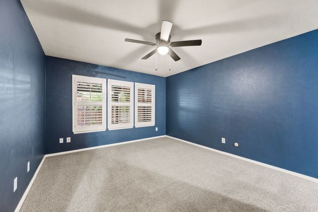 901 Shady Creek Lane, Bedford, TX 76021