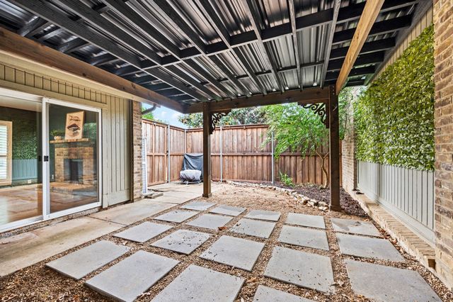 901 Shady Creek Lane, Bedford, TX 76021