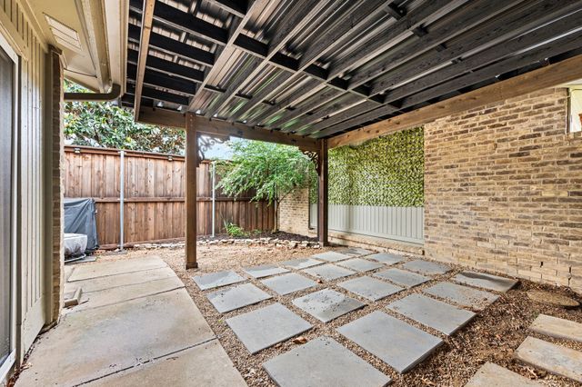 901 Shady Creek Lane, Bedford, TX 76021