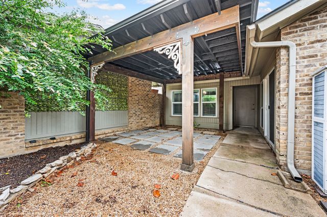 901 Shady Creek Lane, Bedford, TX 76021