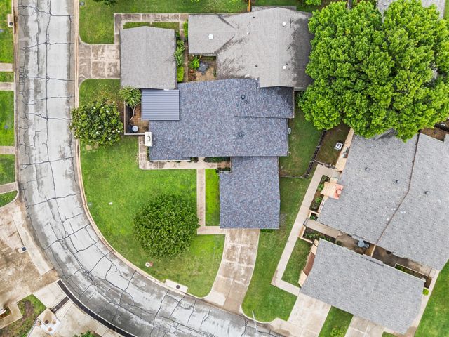901 Shady Creek Lane, Bedford, TX 76021