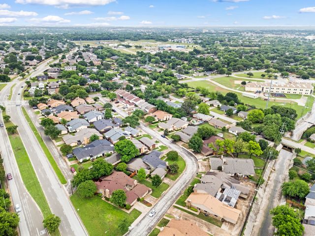 901 Shady Creek Lane, Bedford, TX 76021