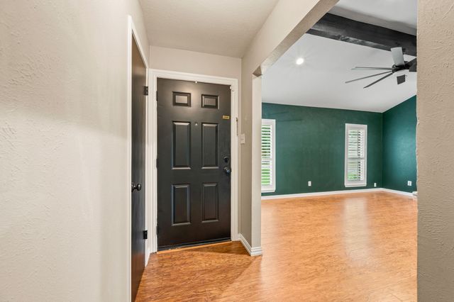 901 Shady Creek Lane, Bedford, TX 76021