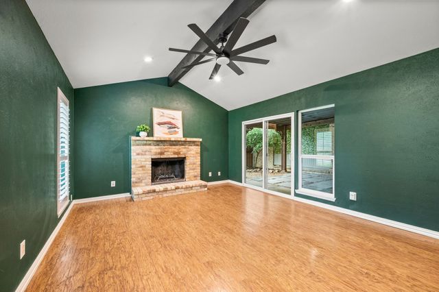 901 Shady Creek Lane, Bedford, TX 76021