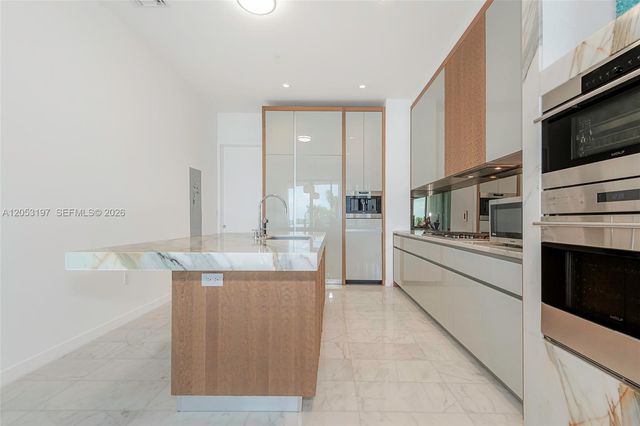 2821 S Bayshore Drive 7B, Coconut Grove, FL 33133