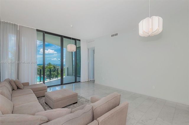 2821 S Bayshore Drive 7B, Coconut Grove, FL 33133