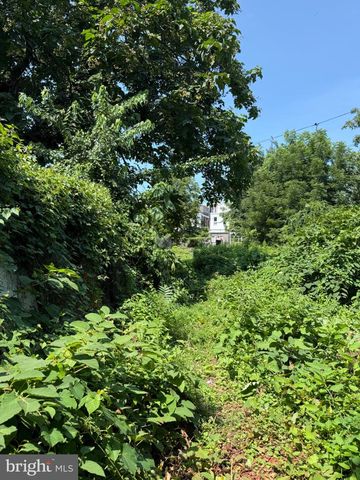 2021 W WESTMORELAND ST, Philadelphia, PA 19140
