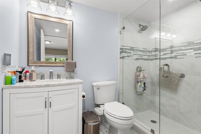 10709 W Clairmont Cir 111, Tamarac, FL 33321