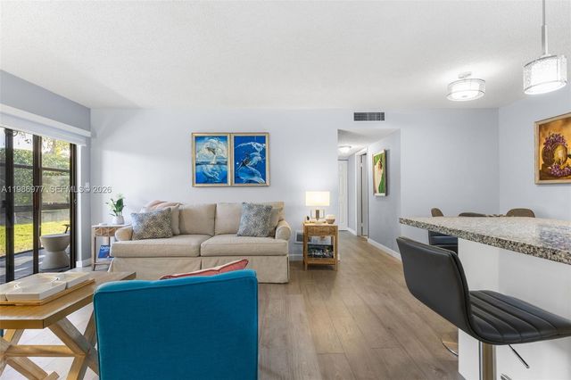 10709 W Clairmont Cir 111, Tamarac, FL 33321