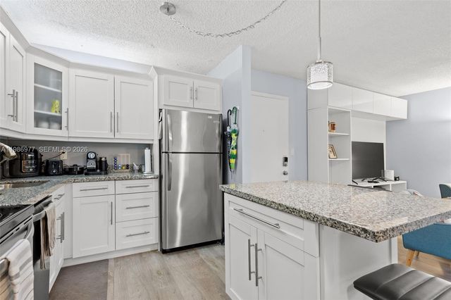 10709 W Clairmont Cir 111, Tamarac, FL 33321