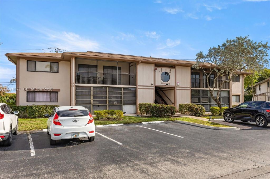 10709 W Clairmont Cir 111, Tamarac, FL 33321