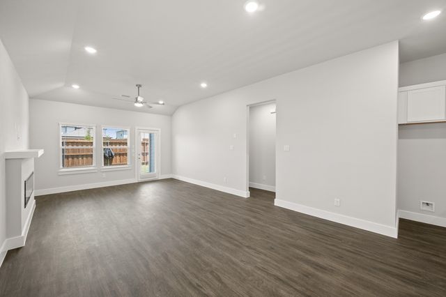 7408 Autumn Hill Drive, Denton, TX 76249