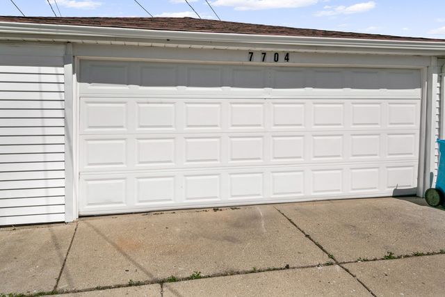 7704 Mcvicker Avenue, Burbank, IL 60459
