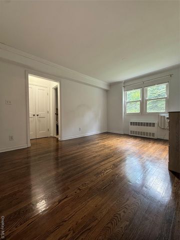 103 Wiltshire Road D4, Scarsdale, NY 10583