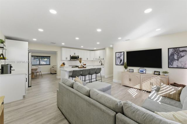 11065 SW 52nd Dr, Miami, FL 33165