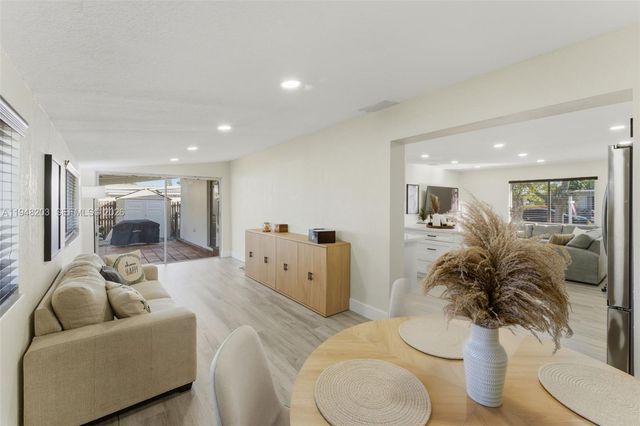 11065 SW 52nd Dr, Miami, FL 33165