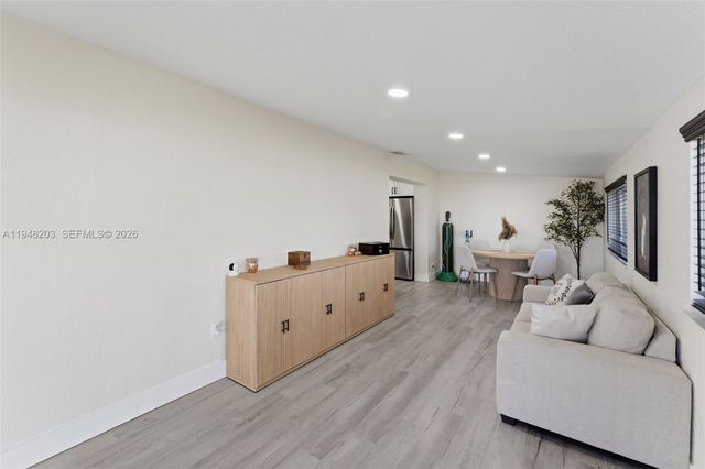 11065 SW 52nd Dr, Miami, FL 33165