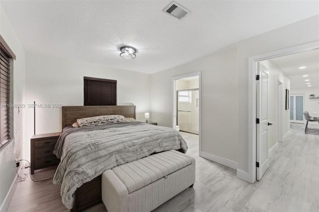 11065 SW 52nd Dr, Miami, FL 33165