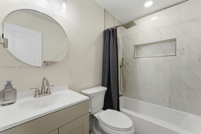 11065 SW 52nd Dr, Miami, FL 33165