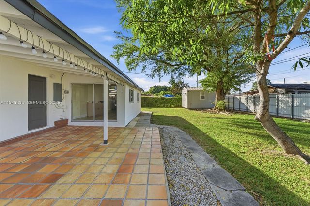 11065 SW 52nd Dr, Miami, FL 33165