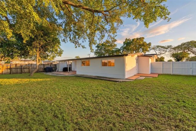 11065 SW 52nd Dr, Miami, FL 33165