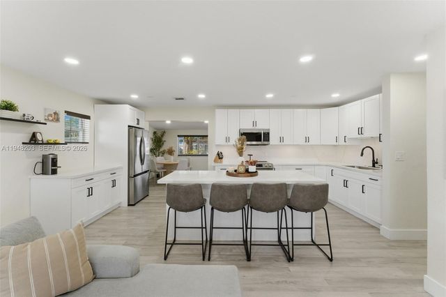 11065 SW 52nd Dr, Miami, FL 33165