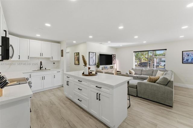 11065 SW 52nd Dr, Miami, FL 33165