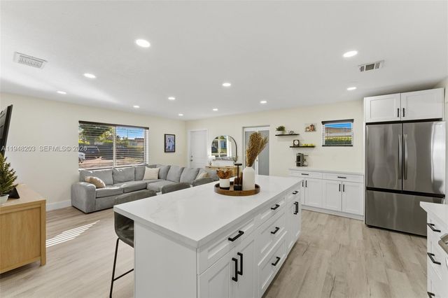 11065 SW 52nd Dr, Miami, FL 33165