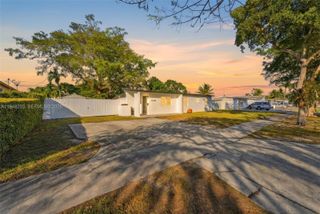 11065 SW 52nd Dr, Miami, FL 33165
