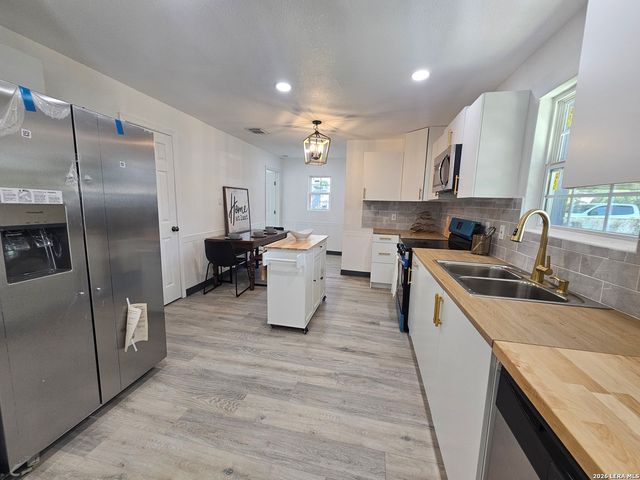 5049 Blue Bonnet, Seguin, TX 78155