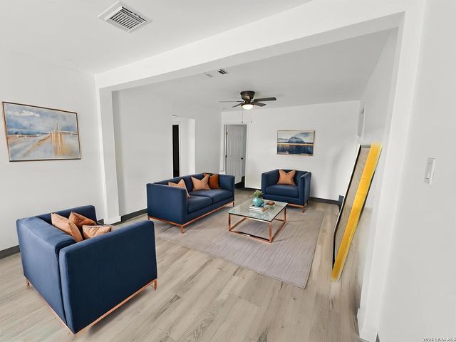 5049 Blue Bonnet, Seguin, TX 78155