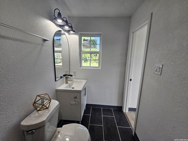 5049 Blue Bonnet, Seguin, TX 78155