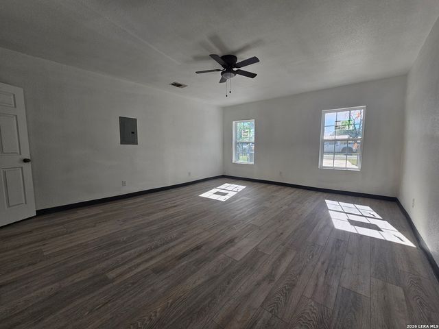 5049 Blue Bonnet, Seguin, TX 78155