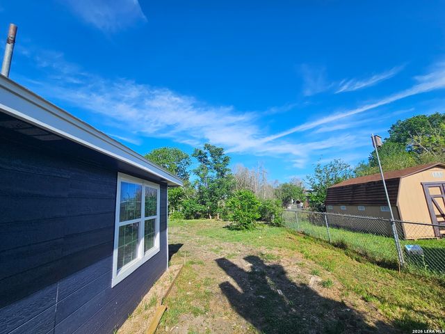 5049 Blue Bonnet, Seguin, TX 78155