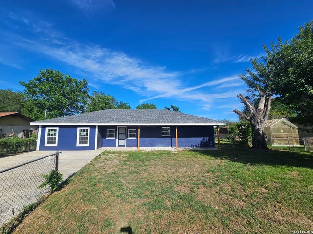 5049 Blue Bonnet, Seguin, TX 78155