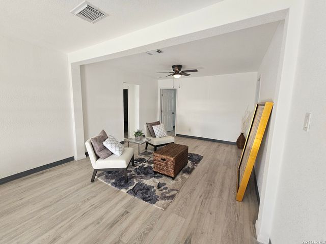 5049 Blue Bonnet, Seguin, TX 78155