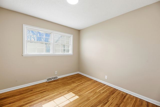 832 N COUNTRY ACRES AVE, Wichita, KS 67212