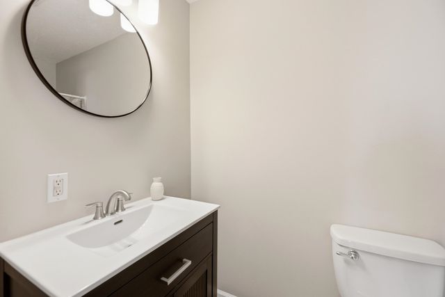 832 N COUNTRY ACRES AVE, Wichita, KS 67212