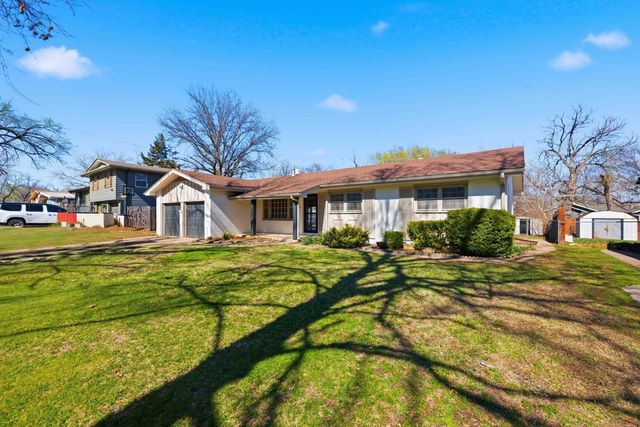 832 N COUNTRY ACRES AVE, Wichita, KS 67212