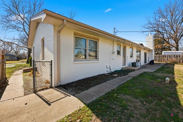 832 N COUNTRY ACRES AVE, Wichita, KS 67212