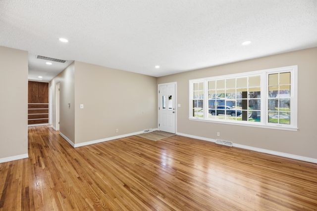 832 N COUNTRY ACRES AVE, Wichita, KS 67212