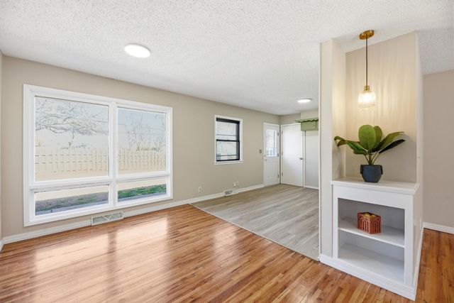 832 N COUNTRY ACRES AVE, Wichita, KS 67212