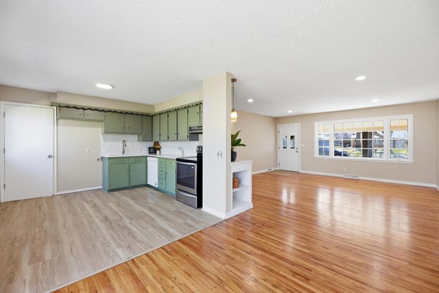 832 N COUNTRY ACRES AVE, Wichita, KS 67212