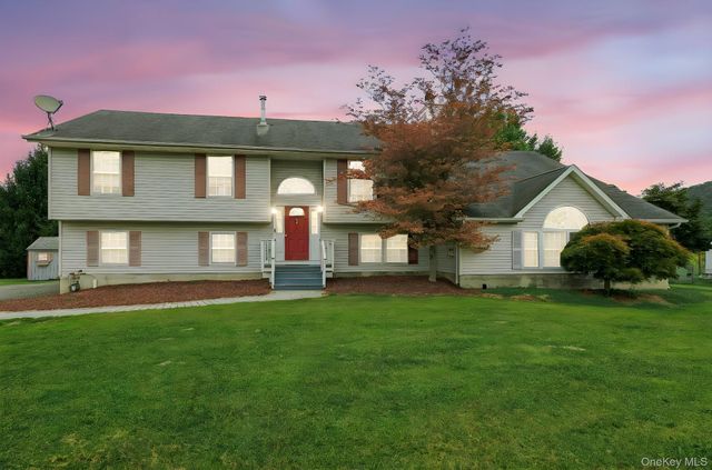 20 Bernadette Way, Washingtonville, NY 10992