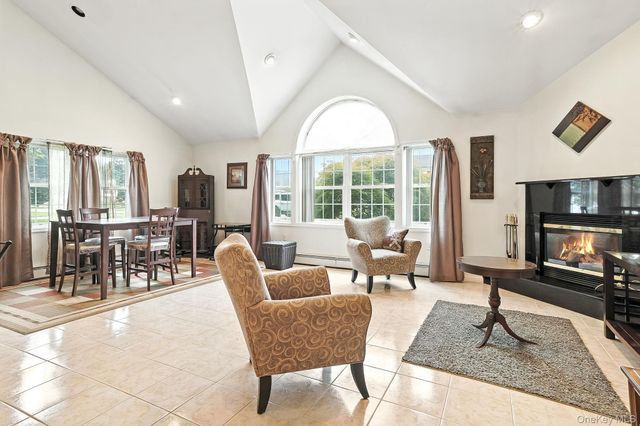 20 Bernadette Way, Washingtonville, NY 10992