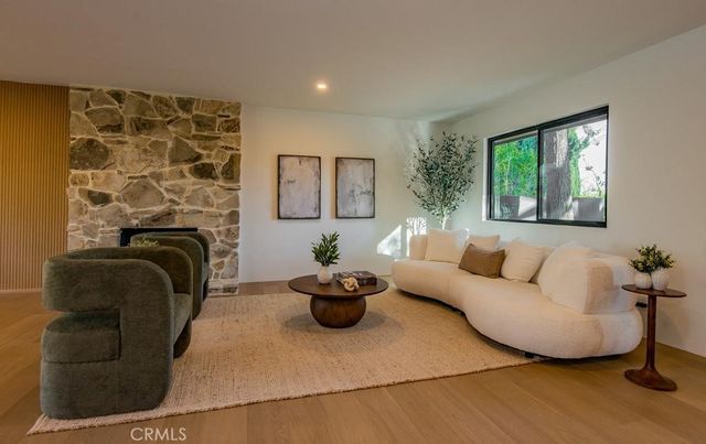 24245 Hatteras, Woodland Hills, CA 91367